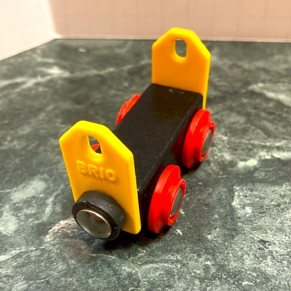 Three Brio Train Cars - Picture 2 of 8